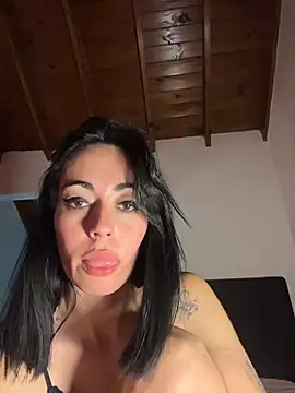 BrattyYanii Live XXX-chat