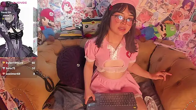 צ'אט XXX בשידור חי של Mini_Rouse