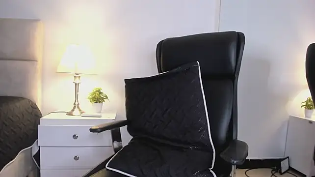 Chriss_Diamond Live XXX-chat