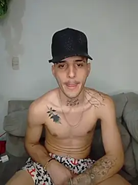 MaxHornyLatin Live XXX-chat