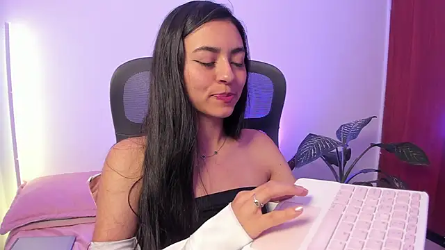 canelleGarces' Live XXX Chat