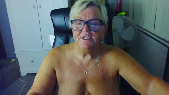 BridgetBlueEyes Live XXX-Chat