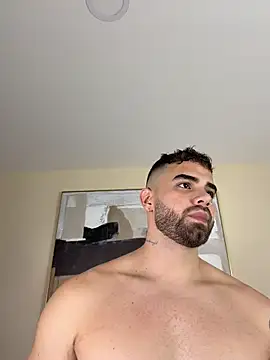 צ'אט XXX בשידור חי של PaulPhoenix_