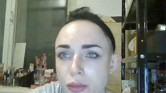 Chat +18 de Trinsy_Love ao vivo