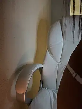 vanessa29_ Adlı Modelin Canlı XXX Sohbeti