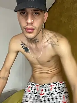 MaxHornyLatin Live XXX-Chat