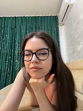 KaylaLewyss élő XXX-chatje