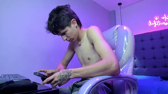 Salvatore18_n Live XXX chat