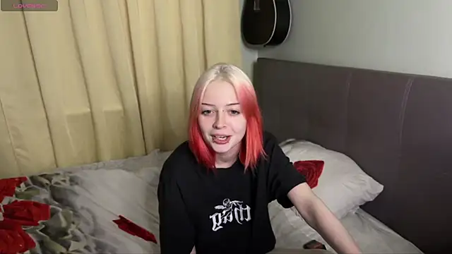 Chat XXX ao vivo de PetiteLia_