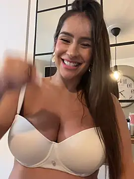 Mau_White Adlı Modelin Canlı XXX Sohbeti