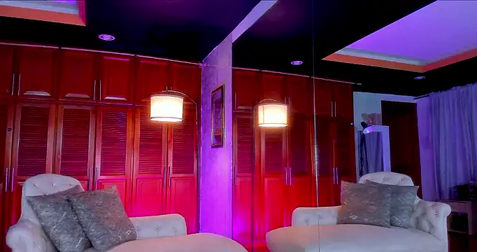 Zarajener Adlı Modelin Canlı XXX Sohbeti