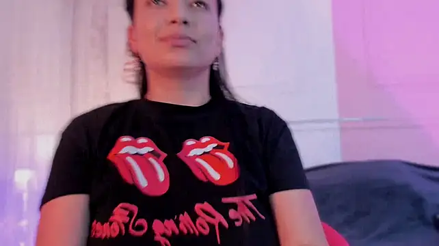 EvaaStevens Adlı Modelin Canlı XXX Sohbeti