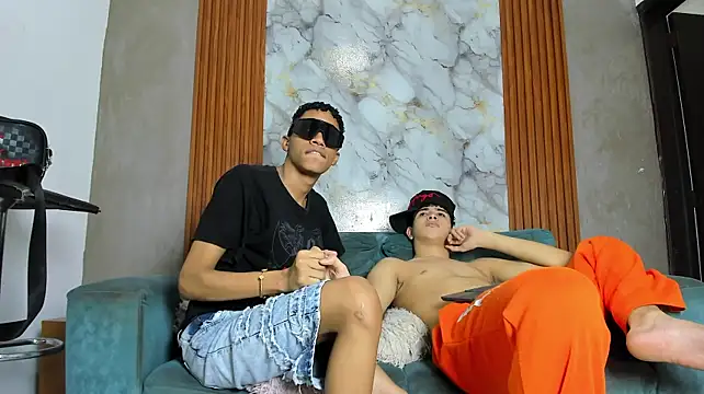 LOVE_GUYS1 élő XXX-chatje