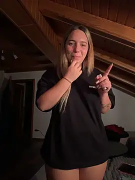 Naomi-Klein Adlı Modelin Canlı XXX Sohbeti