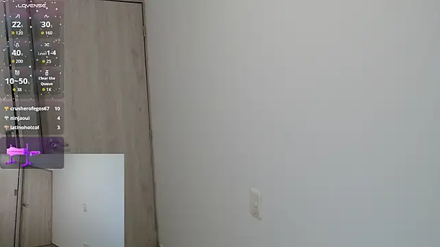 Chat +18 de Tinymilf__ ao vivo