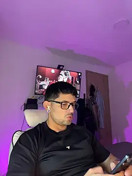 TroyeKnight Live XXX-chat