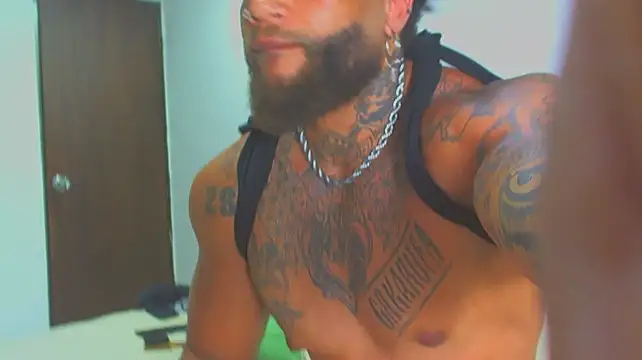 ragnar0825 élő XXX-chatje