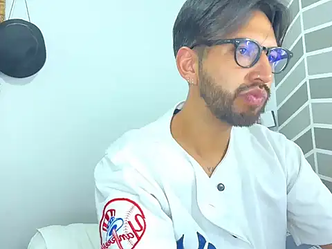 thomass1018n Live XXX chat