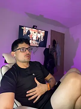 TroyeKnight Live XXX-chat