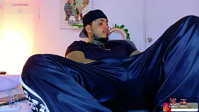 Show modela JordanSmiith_ na web-kameri