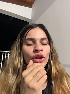 Chat XXX ao vivo de cuteluci_