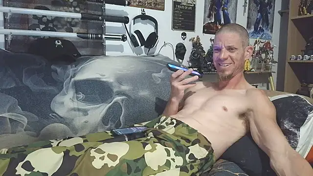 TomXXII Show in webcam
