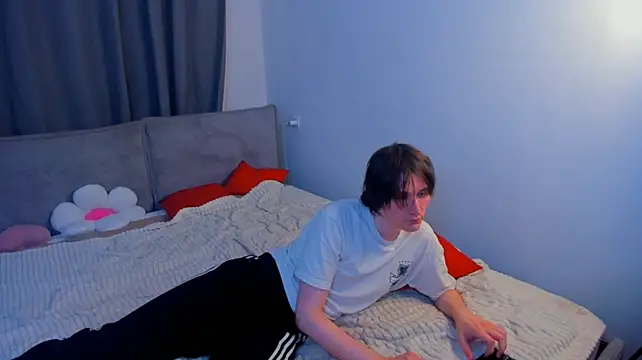 Ash_Foxglove Show in webcam
