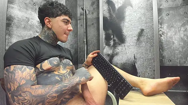 Gury_tattoo's Live XXX Chat
