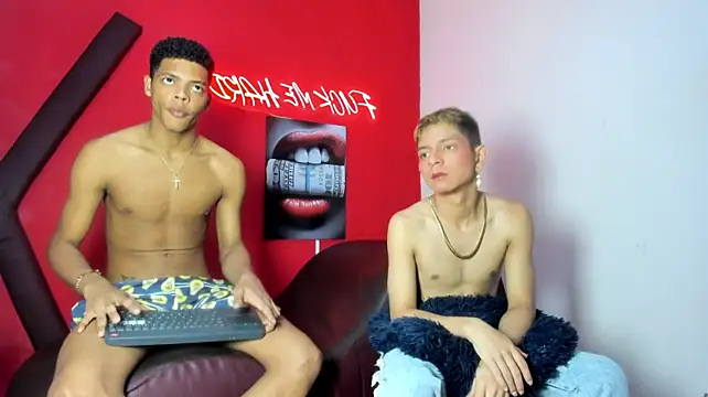 PRETTY_FEM live XXX chat