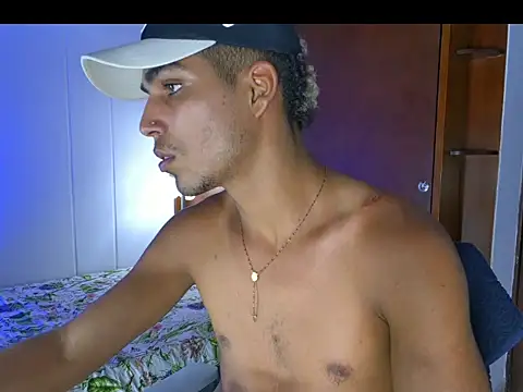 Živý XXX chat SANTIAGO_YOUR_MEATMAN