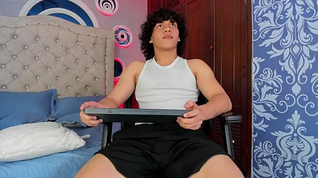 Chatroom XXX en direct de adrian_black86306