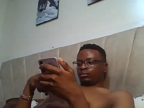 freakyboy255n Live XXX chat
