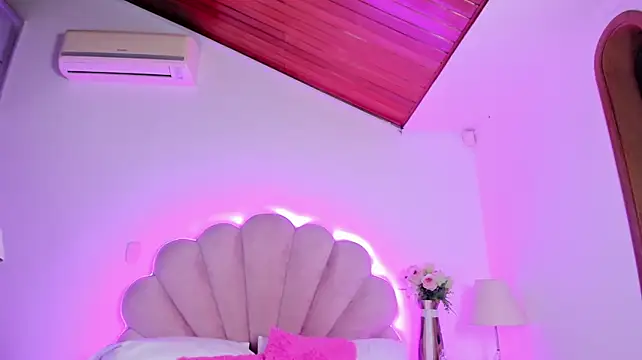 Alex_and_Mia_ Live XXX-Chat