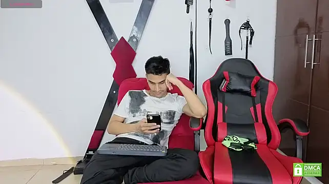 EliteBoysLive: онлайн-секс-чат