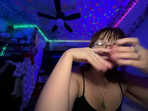 XXX chat uživo modela moan4mona