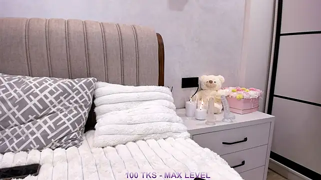 TinyKim_ Chat XXX in diretta