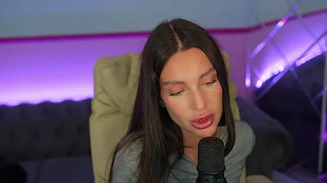 XXX chat uživo modela JasminBee