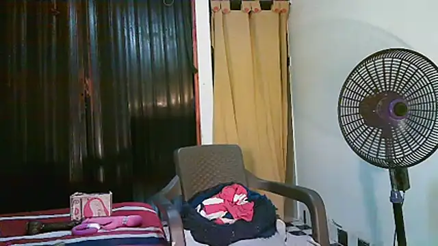 kimmiemm Adlı Modelin Canlı XXX Sohbeti
