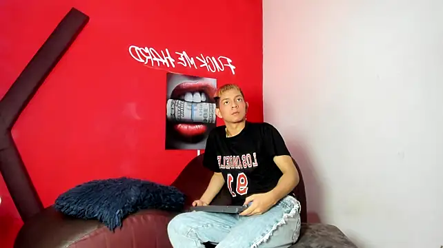 PRETTY_FEM 即時 XXX 聊天