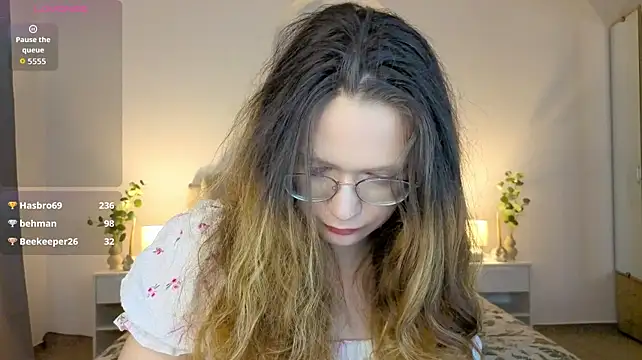 Živý XXX chat _Shy_bunny_