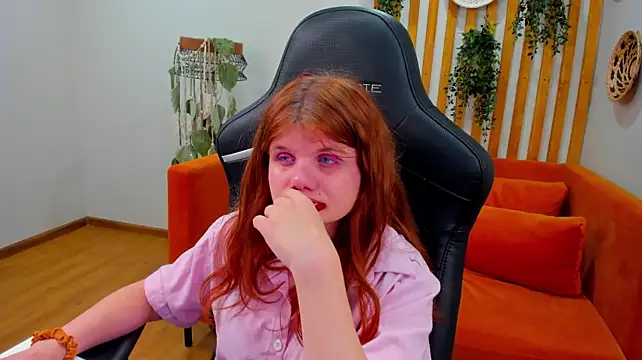 Chatroom XXX en direct de ChloeHalses