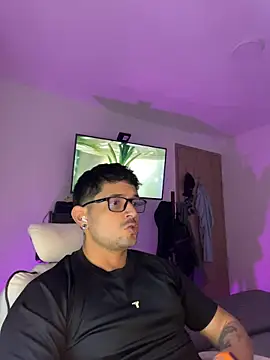 XXX chat uživo modela TroyeKnight