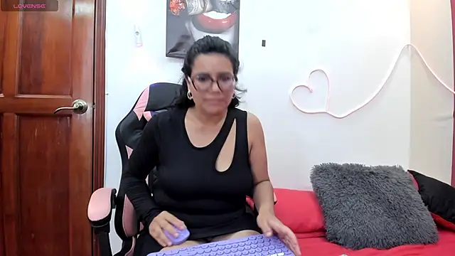 Catha- Live XXX-chat
