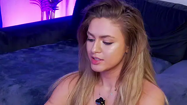 Aveenaquinn Adlı Modelin Canlı XXX Sohbeti
