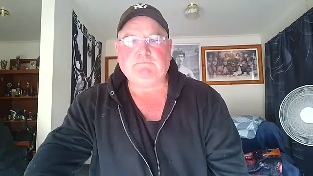KINKYBLUEYES69's Live XXX Chat