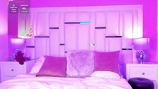 ElarisBlake's Live XXX Chat