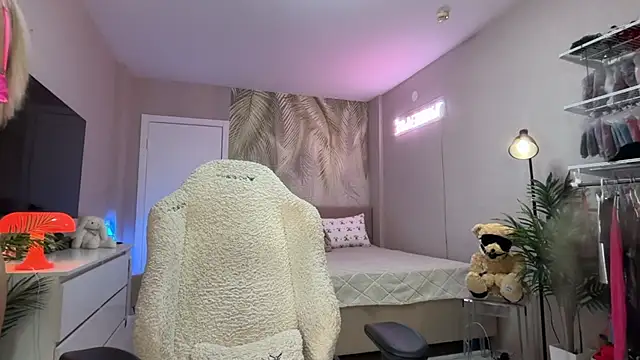 Break-me-Shake-me's Live XXX Chat