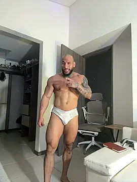 Andrew_Johnnson Show in webcam