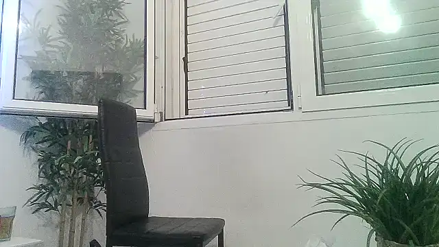 yanick931 Adlı Modelin Canlı XXX Sohbeti