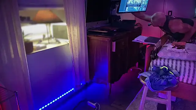 Czat XXX na żywo – FitStacheDaddy